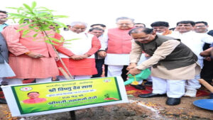 विधानसभा परिसर में ‘एक पेड़ मां के नाम 3.0‘ अभियान के तहत हुआ वृहद पौधरोपण : मुख्यमंत्री विष्णुदेव साय और विधानसभा अध्यक्ष डॉ. रमन सिंह ने लगाया रुद्राक्ष का पौधा