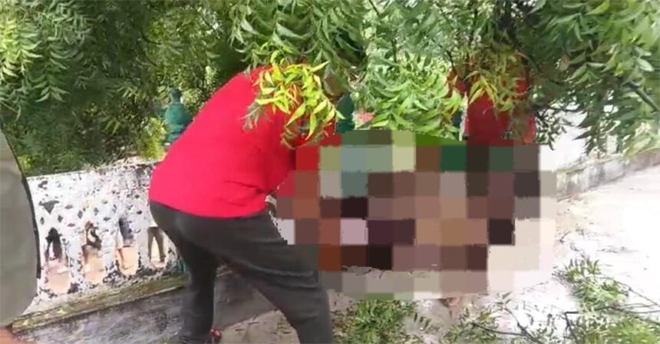 नीम के पेड़ पर फंदे से लटका मिला 39 वर्षीय युवक का शव, जांच में जुटी पुलिस