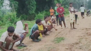 जंगली हाथी का कहर : हाथी के हमले से किसान की मौत, घर से भागते समय सूंड से उठाकर कुचला