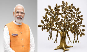 विश्व मंच पर छत्तीसगढ़ की सांस्कृतिक छाप: प्रधानमंत्री श्री नरेंद्र मोदी ने न्यूजीलैंड के प्रधानमंत्री को भेंट की बस्तर की ढोकरा ट्री ऑफ लाइफ शिल्पकृति