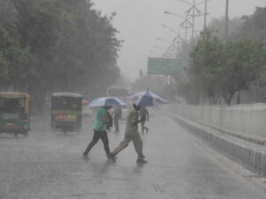 छत्तीसगढ़ में 48 घंटे से मूसलाधार बारिश जारी, इन जिलों में गरज-चमक के साथ बरसात का रेड अलर्ट