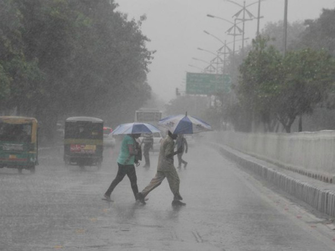 छत्तीसगढ़ में 48 घंटे से मूसलाधार बारिश जारी, इन जिलों में गरज-चमक के साथ बरसात का रेड अलर्ट