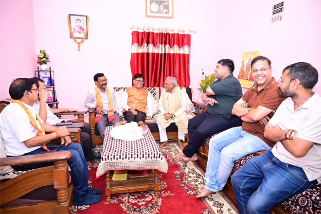 सेवा, सुशासन और जनकल्याण के 12 वर्ष पूर्ण होने पर विशेष जनसंपर्क अभियान के तहत वित्त मंत्री ओ.पी. चौधरी ने प्रबुद्ध नागरिकों से किया संवाद