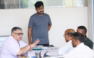 जनदर्शन में मंत्री राजेश अग्रवाल ने सुनीं ग्रामीणों की समस्याएं, त्वरित समाधान के दिए निर्देश