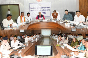 शासन की योजनाओं का हो प्रभावी क्रियान्वयन, अंतिम व्यक्ति तक पहुंचे लाभ : सांसद संतोष पाण्डेय