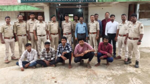 सांप और गोह मारकर पकाने-खाने का बनाया वीडियो, वन विभाग ने 5 युवकों को पकड़ा