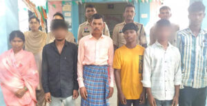 शराब कोचिया परिवार सहित गिरफ्तार, पुलिस टीम पर किया था हमला