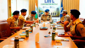 नारायणपुर में छत्तीसगढ़-महाराष्ट्र की अंतर्राज्यीय समन्वय बैठक, नक्सल विरोधी अभियान को और तेज करने पर जोर