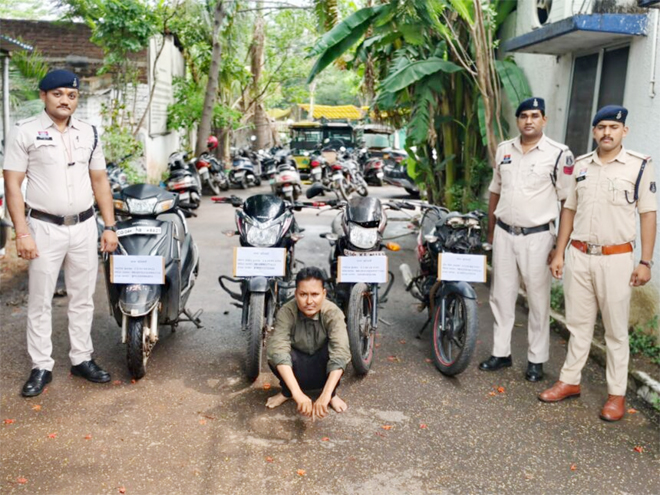 टार्जन गिरफ्तार : शातिर वाहन चोर टार्जन से चार दोपहिया वाहन बरामद