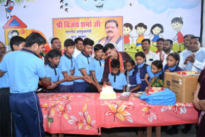 जन्मदिन पर उप मुख्यमंत्री विजय शर्मा ने मुखबधिर विद्यालय पहुंचकर बच्चों संग बांटी खुशियां, श्रवण एवं दृष्टिबाधित विद्यार्थियों से की आत्मीय मुलाकात, बांटे उपहार