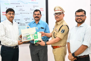महिला स्व-सहायता समूहों के ‘विष्णु भोग’ चावल की खुशबू पहुंची पुलिस मुख्यालय तक, डीजीपी गौतम को भेंट किया गया जीपीएम की विशिष्ट पहचान ‘विष्णु भोग’ चावल