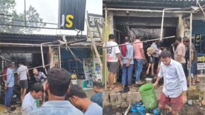 भीषण अग्निकांड : कपड़ा दुकान जलकर खाक, 50 लाख से ज्यादा के नुकसान की आशंका