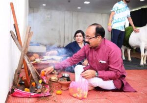 उप मुख्यमंत्री अरुण साव ने प्रदेशवासियों को दी हरेली की बधाई, गौमाता और कृषि औजारों की पूजा-अर्चना कर अच्छी फसल व खुशहाली का कामना की