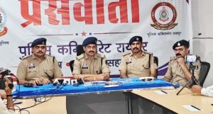 रक्षाबंधन की भीड़ से पहले पुलिस का एक्शन, आभूषण चोरी करने वाली दो महिलाएं गिरफ्तार… 12 लाख की ज्वेलरी मिली