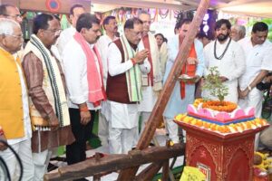 विष्णु सरकार ने बढ़ाया किसानों का मान-खेती किसानी को मिला नया संबल, छत्तीसगढ़ की कृषि संस्कृति परंपरा व आस्था से जुड़ा है हरेली तिहार