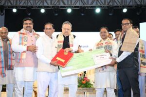 कोसा की चमक अब वैश्विक बाजार तक : मुख्यमंत्री ने लॉन्च किया छत्तीसगढ़ का प्रीमियम हैंडलूम ब्रांड ‘कोशल फैब’