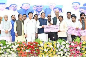 ढाई साल की उपलब्धियाँ- छत्तीसगढ़ का श्रमिक कल्याण के क्षेत्र में नई पहचान, श्रमिकों के सामाजिक और आर्थिक सशक्तिकरण को सर्वाेच्च प्राथमिकता