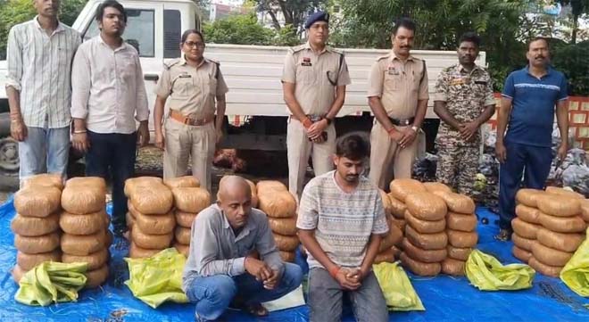 छत्तीसगढ़ पुलिस की बड़ी कार्रवाई, 2 करोड़ 60 लाख का गांजा जब्त, एक महिला समेत चार आरोपी गिरफ्तार