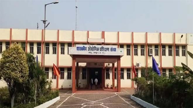 रायपुर में आईटीआई की खाली सीटों पर एडमिशन का एक और मौका, जानें कब तक कर सकतें हैं आवेदन