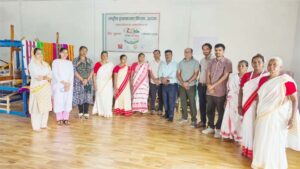 राष्ट्रीय हाथकरघा दिवस पर जशपुर की समृद्ध हाथकरघा संस्कृति को मिली नई पहचान, घोलेंग में पारंपरिक वेशभूषा में महिलाओं ने मनाया उत्सव, हाथकरघा एवं बांस उत्पादों की लगाई आकर्षक प्रदर्शनी