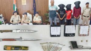 कल्याण ज्वेलरी शॉप में थी डकैती की साजिश : प्रोएक्टिव पुलिसिंग के चलते डकैती की योजना हुई नाकाम, हथियार के साथ 3 आरोपी गिरफ्तार