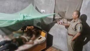 बंद कमरे से 40 वर्षीय युवक का खून से लथपथ शव बरामद, पुलिस जांच में जुटी