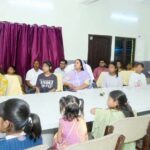 मंत्री श्रीमती लक्ष्मी राजवाड़े ने बालिका गृह की बेटियों के साथ सुनी ‘मन की बात’, प्रधानमंत्री नरेंद्र मोदी के विचारों ने बेटियों को दिया आगे बढ़ने का संदेश