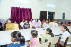 मंत्री श्रीमती लक्ष्मी राजवाड़े ने बालिका गृह की बेटियों के साथ सुनी ‘मन की बात’, प्रधानमंत्री नरेंद्र मोदी के विचारों ने बेटियों को दिया आगे बढ़ने का संदेश