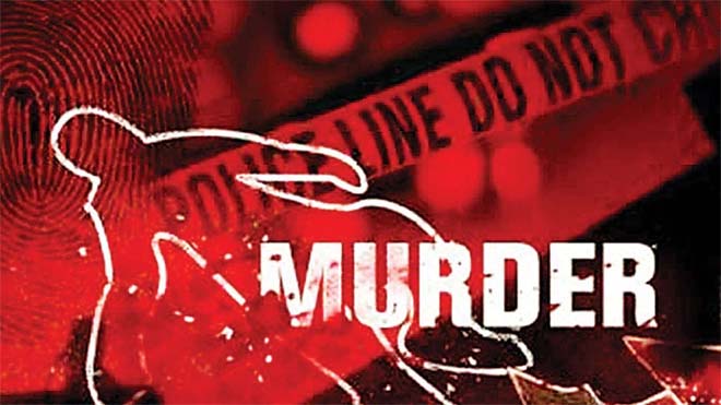 महिला की हत्या : फैली सनसनी, सिर-चेहरे पर वार के निशान, खून से सना सीमेंट का टुकड़ा बरामद
