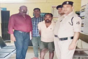 पत्नी ने छोड़ा तो की पड़ोसी की हत्या, घर में छिपा पति…7 घंटे में 50 जवान नहीं निकाल पाए, फिर पुलिस ने किया मिर्ची का धुआं