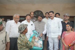 मानव-हाथी द्वंद्व कम करने में हाथी मित्र दल की भूमिका महत्वपूर्ण : वन मंत्री केदार कश्यप