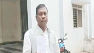 ‘पहले हेलो, फिर 28 हजार की मांग’… पूर्व विधायक बृहस्पति सिंह का व्हाट्सएप हैक, ठग ने मांगे पैसे