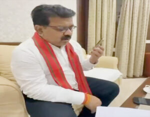 कुलगाम आतंकी हमले के पीड़ितों के परिजनों से उप मुख्यमंत्री विजय शर्मा ने की बात, कहा- आतंकियों को उनके कायराना कृत्य का मिलेगा मुंहतोड़ जवाब