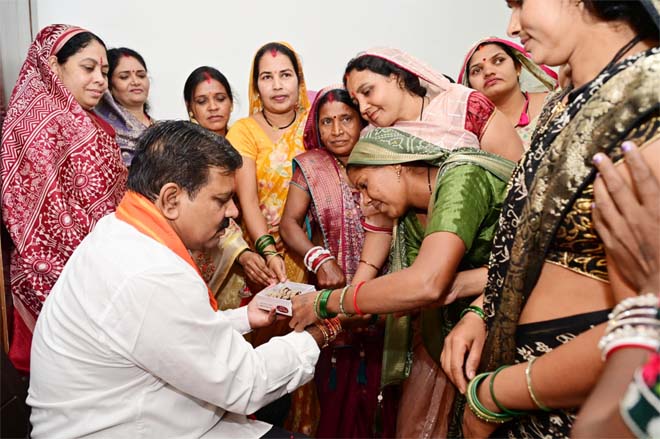 बिहान की दीदियों ने उपमुख्यमंत्री विजय शर्मा को राखी बांधकर दी बधाई, साझा किए गुजरात भ्रमण के अनुभव