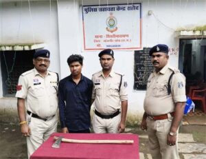 मामूली विवाद पर जानलेवा हमला : छोटे ने बड़े भाई पर किया टंगिया से हमला, बीच बचाव करने आई भाभी को भी मारा