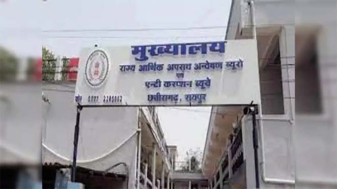 10 हजार की रिश्वत लेते प्राचार्य और बाबू गिरफ्तार, एसीबी ने स्कूल में बिछाया जाल