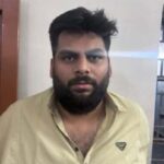 ड्राय डे पर चोरी-छिपे शराब बिक्री, प्लैटिनम बार का संचालक गिरफ्तार