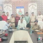 सूना घर देख चोरों ने बोला धावा, लाखों के जेवर ठिकाने लगाने से पहले पुलिस ने दबोचा; 4 गिरफ्तार