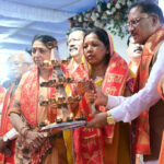 सवा लाख ‘आशीर्वाद के दीपों’ से जगमगाया खारुन तट, प्रधानमंत्री श्री नरेंद्र मोदी के स्वस्थ और दीर्घायु जीवन के लिए हुई महाआरती