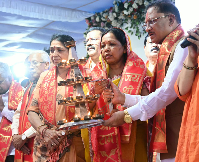 सवा लाख ‘आशीर्वाद के दीपों’ से जगमगाया खारुन तट, प्रधानमंत्री श्री नरेंद्र मोदी के स्वस्थ और दीर्घायु जीवन के लिए हुई महाआरती