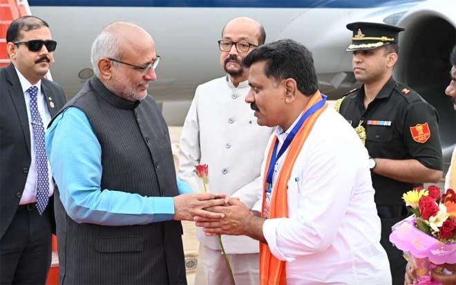 रायपुर पहुंचे उपराष्ट्रपति सीपी राधाकृष्णन, एम्स के तीसरे दीक्षांत समारोह में हुए शामिल