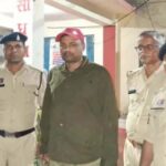 एसीबी अधिकारी बनकर घर में घुसे गोली मारने की दी धमकी, लाखों का सामान लूटने वाला फरार आरोपी गिरफ्तार