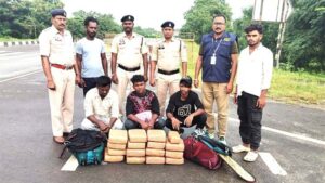 ऑपरेशन निश्चय के तहत बड़ी कार्रवाई : 35 किलो गांजा के साथ 3 तस्कर गिरफ्तार; 17.56 लाख का माल जब्त