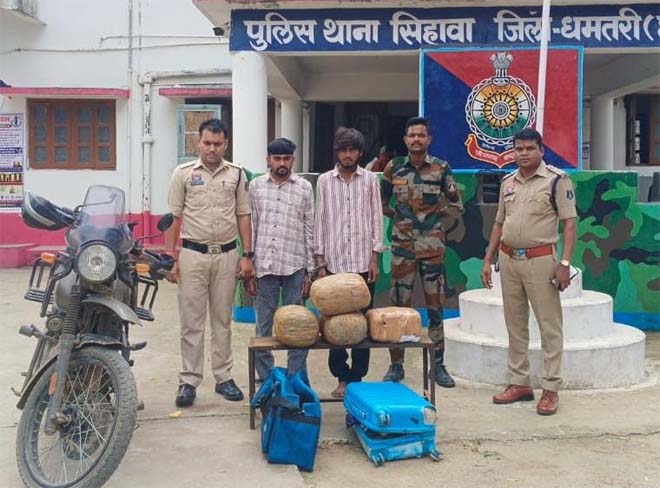पुलिस ने दो गाँजा तस्करों को दबोचा, ओडिशा से दिल्ली जा रही थी गांजे की खेप, लाखों का माल जब्त