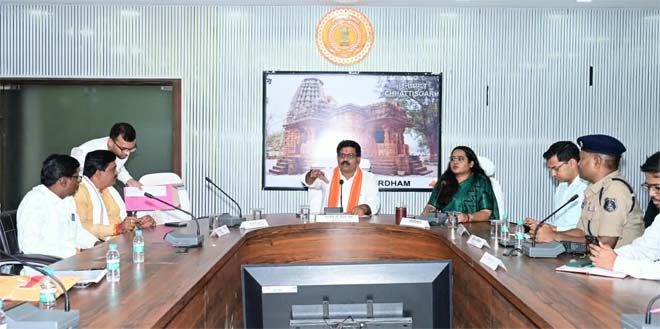 उप मुख्यमंत्री विजय शर्मा ने कबीरधाम के गौसेवकों एवं अधिकारियों की ली बैठक, ग्राम सरेखा में गौशाला के लिए उपयुक्त स्थल चयन के निर्देश