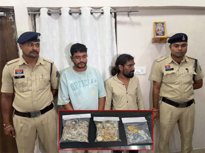 ज्वेलरी शॉप में चोरी का खुलासा : एक नाबालिग सहित 2 आरोपी गिरफ्तार, 4.50 लाख के जेवर बरामद