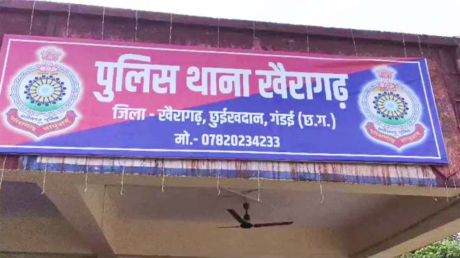 सड़क किनारे मिला अज्ञात युवक का शव सिर पर चोट और गायब चप्पल से बढ़ी हत्या की आशंका