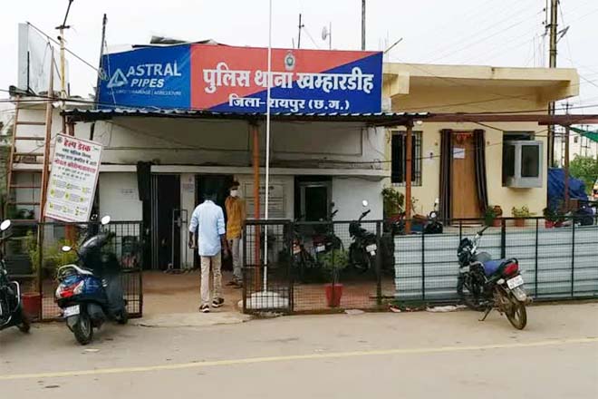कारोबारी को एक गलती पड़ी भारी : व्हाट्सऐप पर आई फाइल डाउनलोड करते ही खाते से उड़ गए लाखों, पुलिस ने दर्ज किया जुर्म  