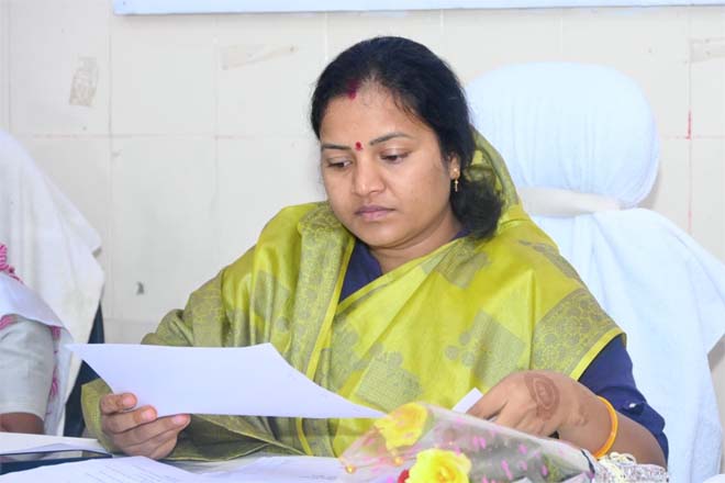 जनहित के कार्यों को प्राथमिकता देते हुए मंत्री लक्ष्मी राजवाड़े ने ओड़गी में विकास कार्यों की समीक्षा की