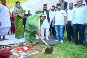 बेहतर सड़कें ग्रामीण विकास की मजबूत नींव, गुणवत्तापूर्ण निर्माण से बढ़ेंगे विकास के अवसर : मंत्री श्रीमती लक्ष्मी राजवाड़े